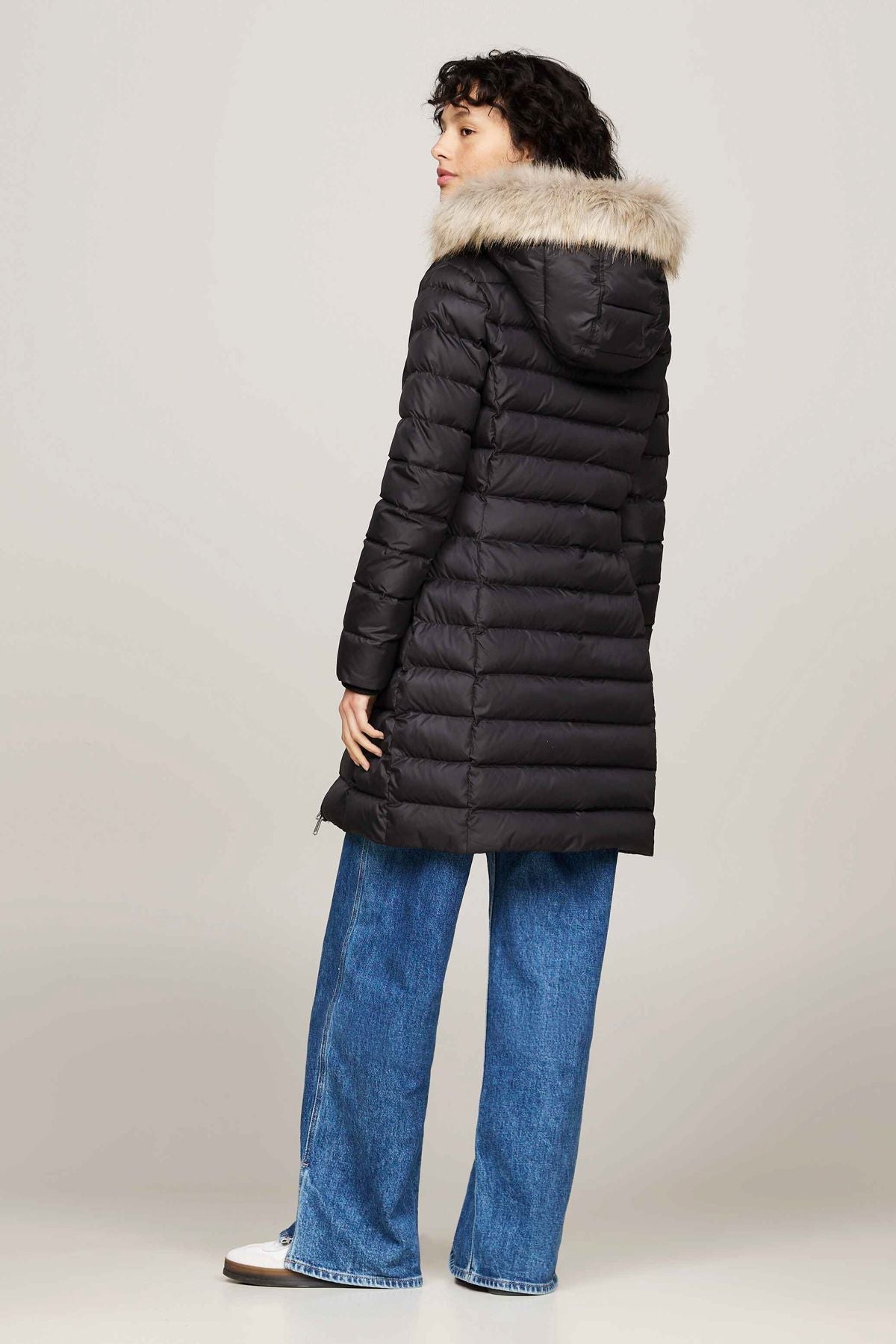 TJW ESSENTIAL HOODED DOWN COAT