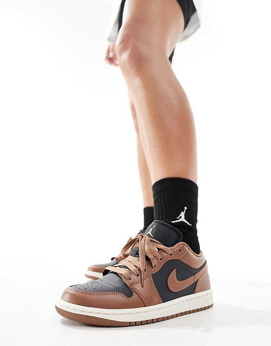 Air Jordan 1 low trainers in brown and black