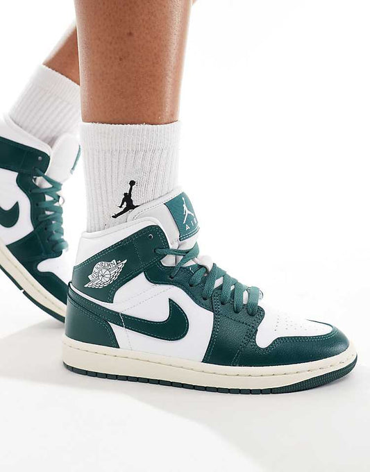 Air Jordan 1 Mid trainers in green and white