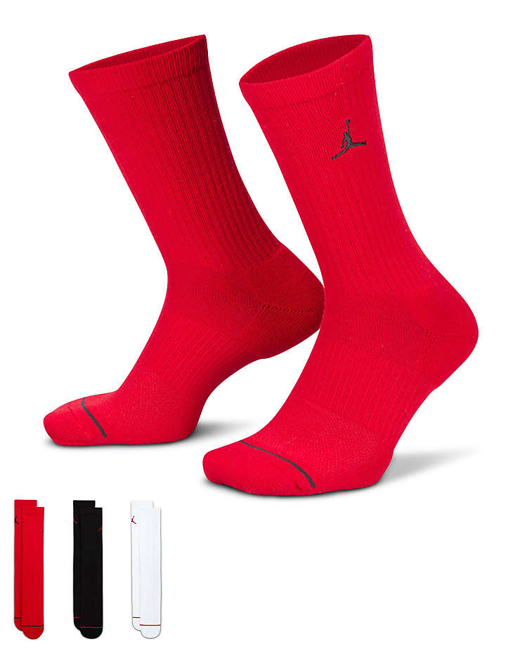 https://images.asos-media.com/products/jordan-everday-cushioned-3-pack-crew-socks-red-black-and-white/206084449-1-multi?$n_750w$&wid=750&fit=constrain