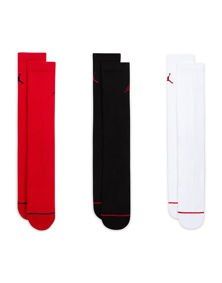 https://images.asos-media.com/products/jordan-everday-cushioned-3-pack-crew-socks-red-black-and-white/206084449-2?$n_750w$&wid=750&fit=constrain