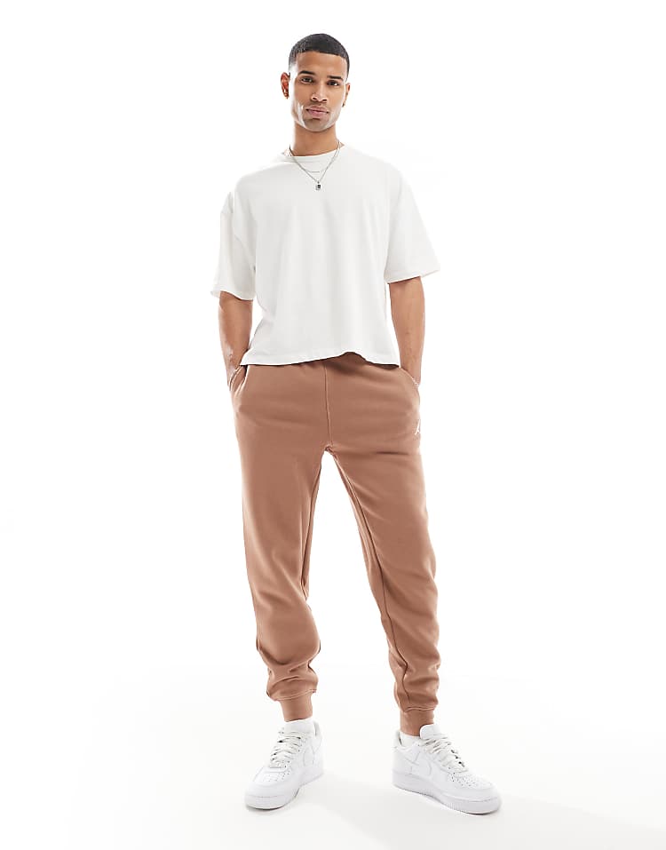 https://images.asos-media.com/products/jordan-brooklyn-fleece-joggers-in-brown/206610798-1-brown?$n_750w$&wid=750&fit=constrain