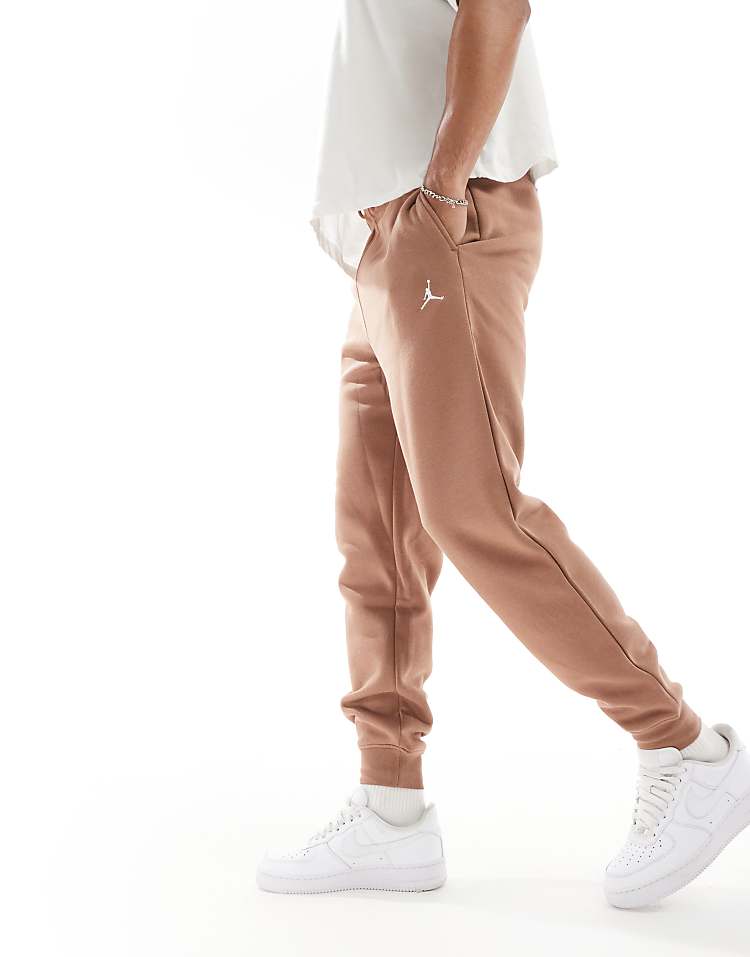 https://images.asos-media.com/products/jordan-brooklyn-fleece-joggers-in-brown/206610798-2?$n_750w$&wid=750&fit=constrain