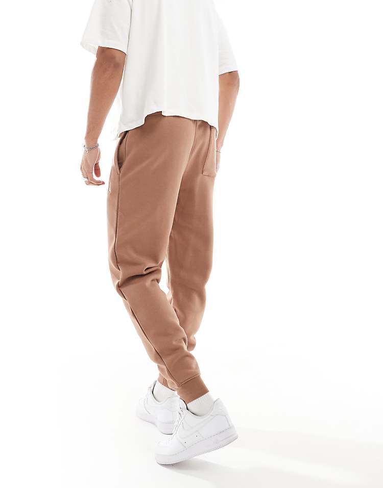 https://images.asos-media.com/products/jordan-brooklyn-fleece-joggers-in-brown/206610798-4?$n_750w$&wid=750&fit=constrain