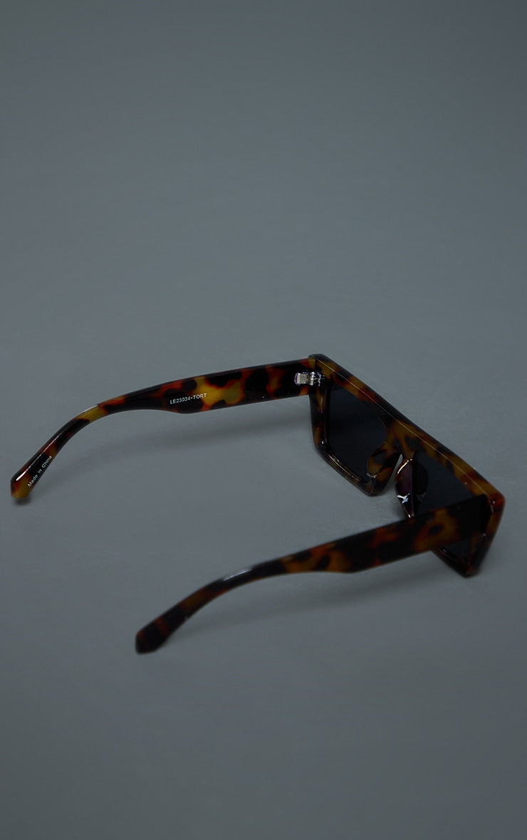 Tortoiseshell Flared Square Frame Sunglasses