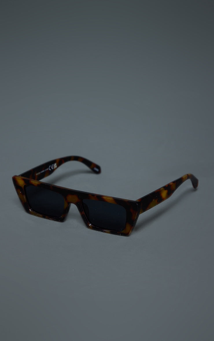 Tortoiseshell Flared Square Frame Sunglasses