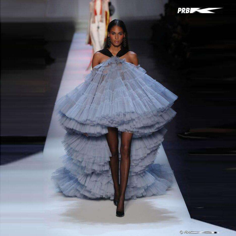 Puffy catwalk dress